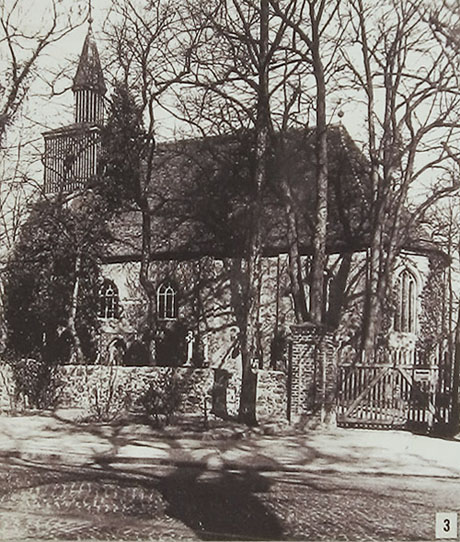 St. Annenkirche in Berlin-Dahlem, Königin-Luise-Straße