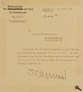 Wie vielen anderen, die für die Freilassung Niemöllers eine Eingabe an Hitler machten, wurde auch dem Dahlemer Gemeindekirchenrat ohne Begründung mitgeteilt, dass der „Führer“ die Freilassung Niemöllers ablehne.