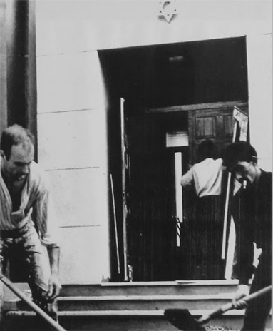 1962 – 1964 bauten Freiwillige der Aktion Sühnezeichen Friedensdienste in Villeurbanne/Frankreich für eine jüdische Emigrantengemeinde die Synagoge der Brüderlichkeit.