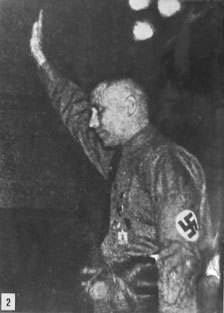 Der Präses grüßt die preußische Generalsynode am 4./5. September 1933 mit dem Hitlergruß.