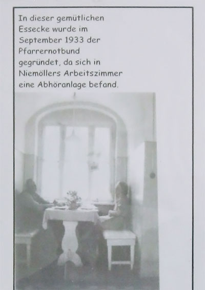 Gedenktafel im Martin Niemöller-Haus